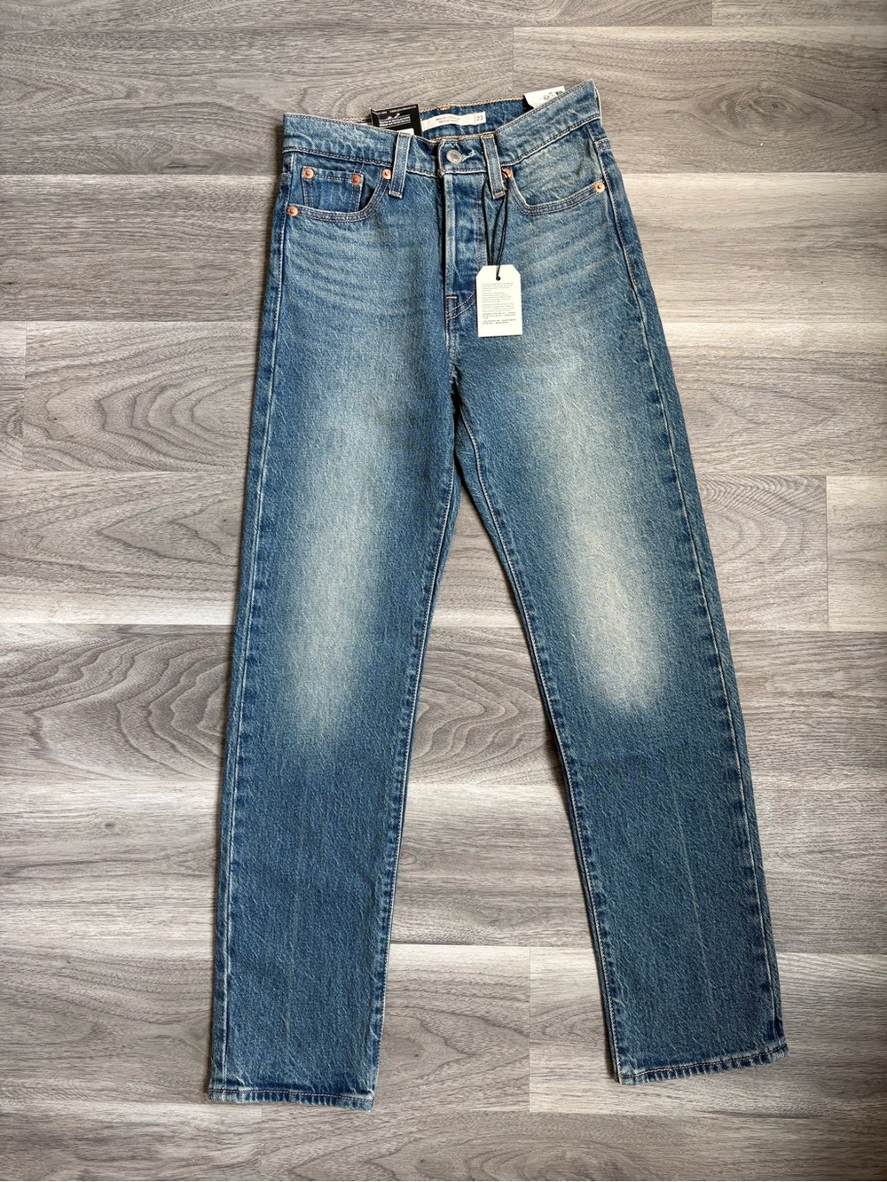 Levi’s Premium Wedgie Straight Jeans – Size 23 – NWT